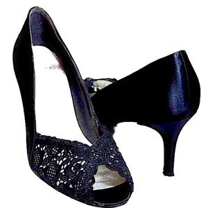 🏷️ Stuart Weitzman Chantelle Black Satin Lace Heels 8.5AA 🇪🇸